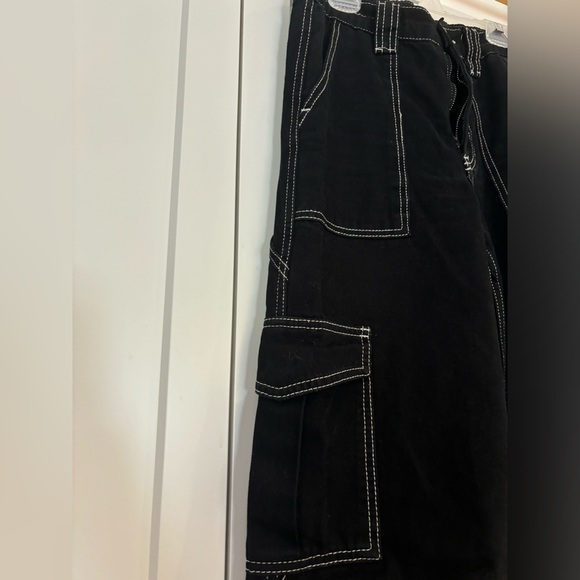Urban outfitters black skate pants with many pockets and elastic waist - Picture 3 of 5